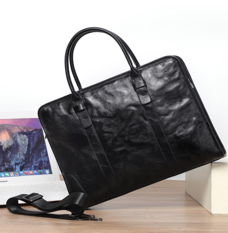 Túi xách tay nam da bò thật công sở đựng laptop 14 inch, 38×8×28 cm — Màu Đen thuộc da bình thường bên trong màu đen, Lớp lót flannel cao cấp, Lớp lót nỉ flannel cao cấp cầm tay màu đen chi tiết 8