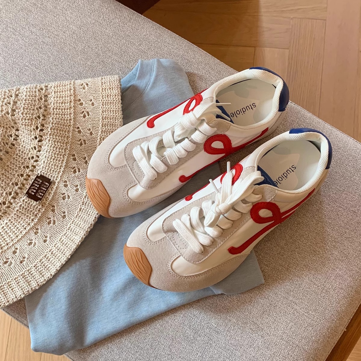 Versión de piel de vaca ~ Su Yinyin 7cm realza los zapatos de entrenamiento alemanes para mujer, zapatos deportivos casuales de suela gruesa retro, zapatos Forrest Gump