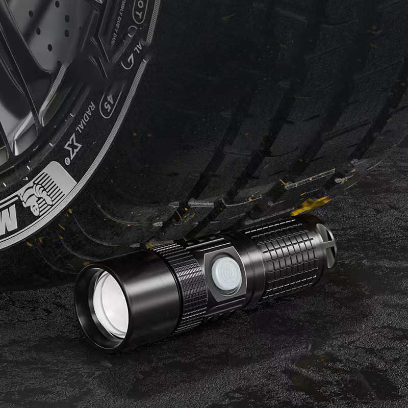 Mini linterna al aire libre multifuncional recargable p50 fuerte cordón ligero portátil fuerte luz tipo-c linterna zoom