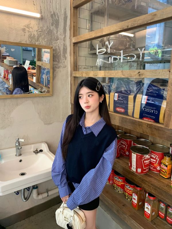 慵懒藏青色V领针织马甲背心女装早秋气质韩系叠穿格子衬衫两件套|undefined