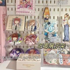 吧唧立牌展示架桌麵塑料收納盒色紙明星片置物架化妝品階梯陳列架