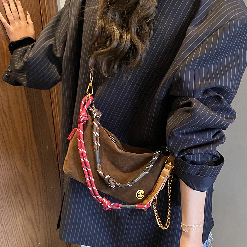 2025 invierno nuevo estilo de transporte exterior versátil bolso de brazo portátil de alta calidad bolso de hombro de lana suave bolso de mochila