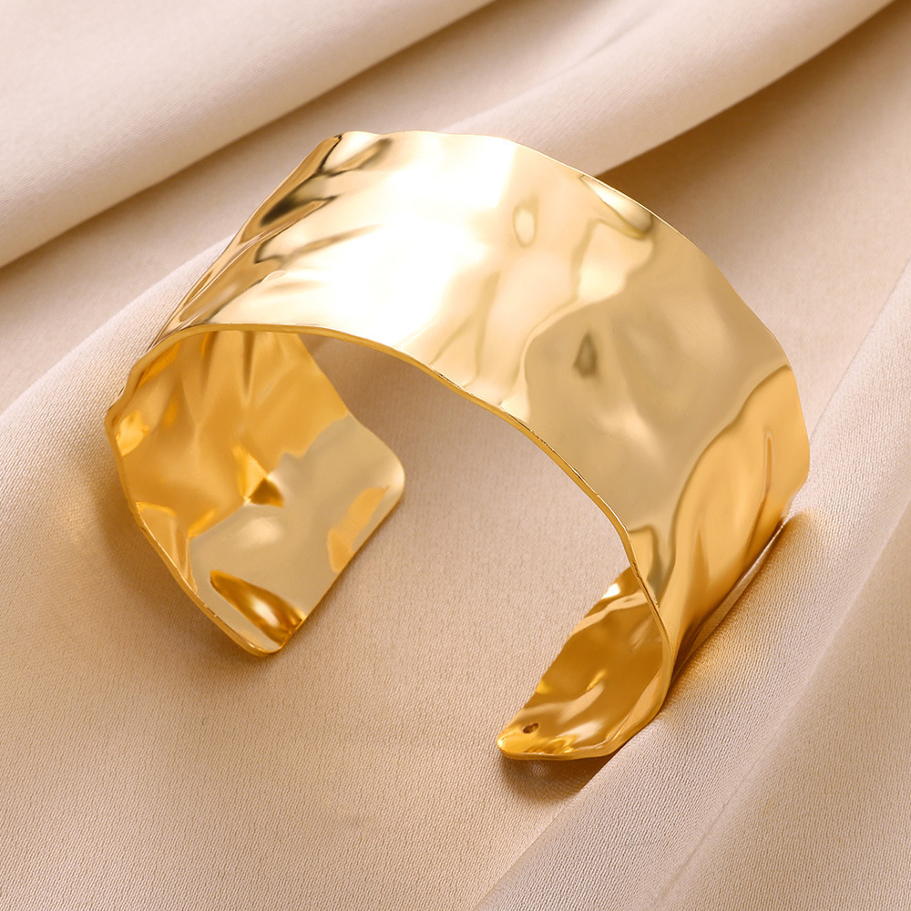 sophisticated classic golden geometric bracelet