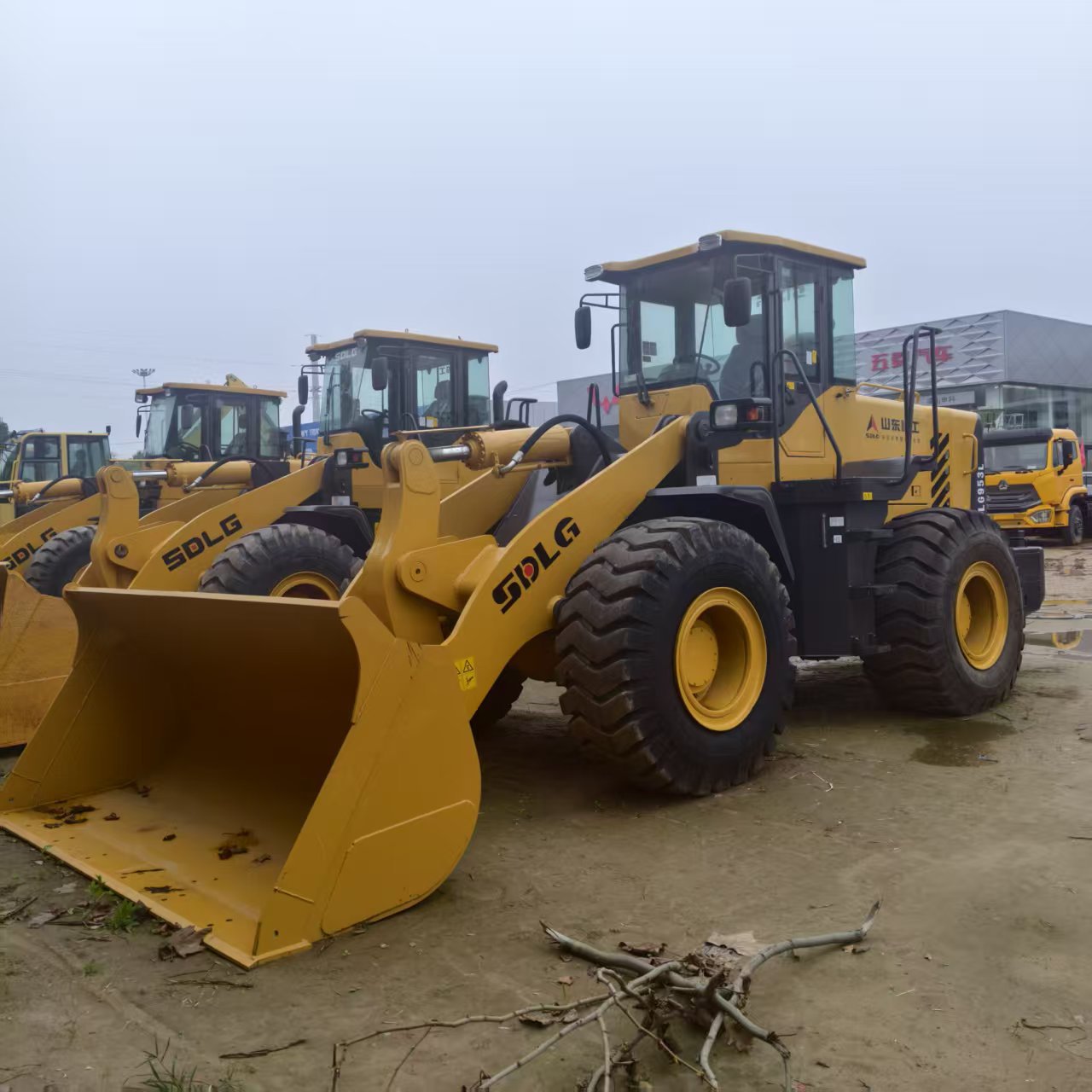 境外出口5吨装载机 全地形轮式铲车四驱铲运机