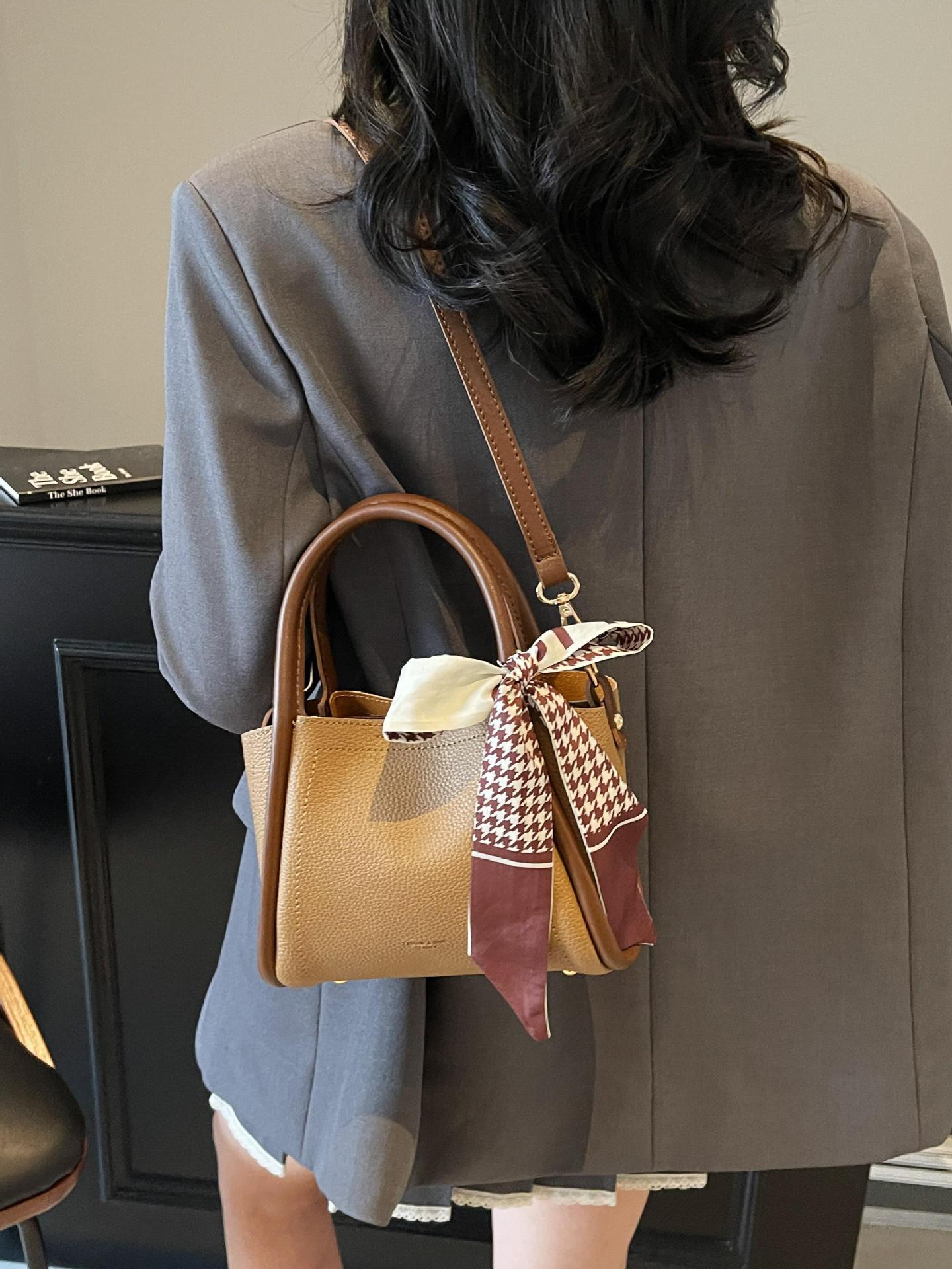 Nuevos productos transfronterizos más vendidos Bolso de cubo de mano para mujer 2025 Bolso de hombro popular salvaje Bolso femenino de canasta de verduras simple casual