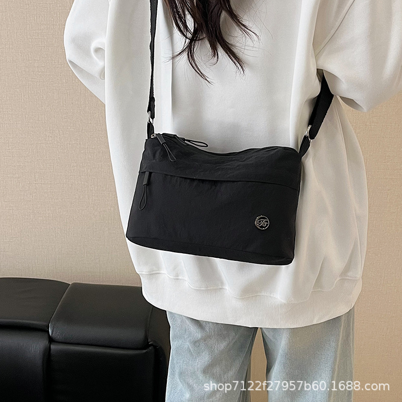 Fashionable Crossbody Bag for Women, Simple Shoulder Bag, Ultra-Light, High-End, Niche, Versatile, Exquisite, New Style, Small Commuter Bag