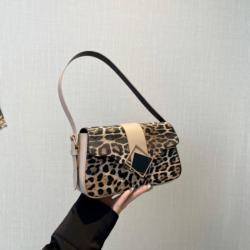 2024 invierno nuevo bolso de brazo de aire de moda simple bolso cuadrado de viaje personalidad bolso de hombro de empalme de color