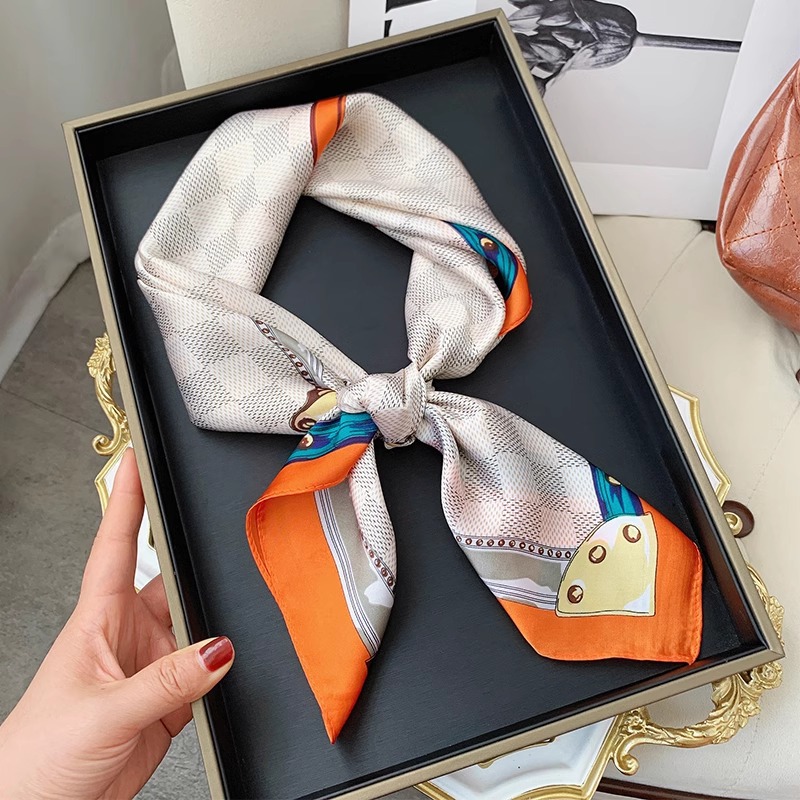 Verano pequeño bufandas cuadradas bufandas de seda para mujeres 2025 nuevo bufandas de cuello para la madre de cuello universal camisa de combinación de alto nivel
