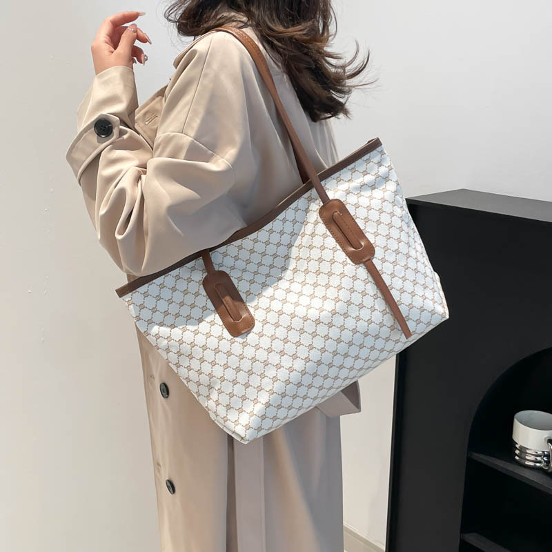 Color contrastante tendencia ocio bolso de gran tamaño 2025 primavera nuevo nicho de moda ocio de gran capacidad bolso de hombro axilar