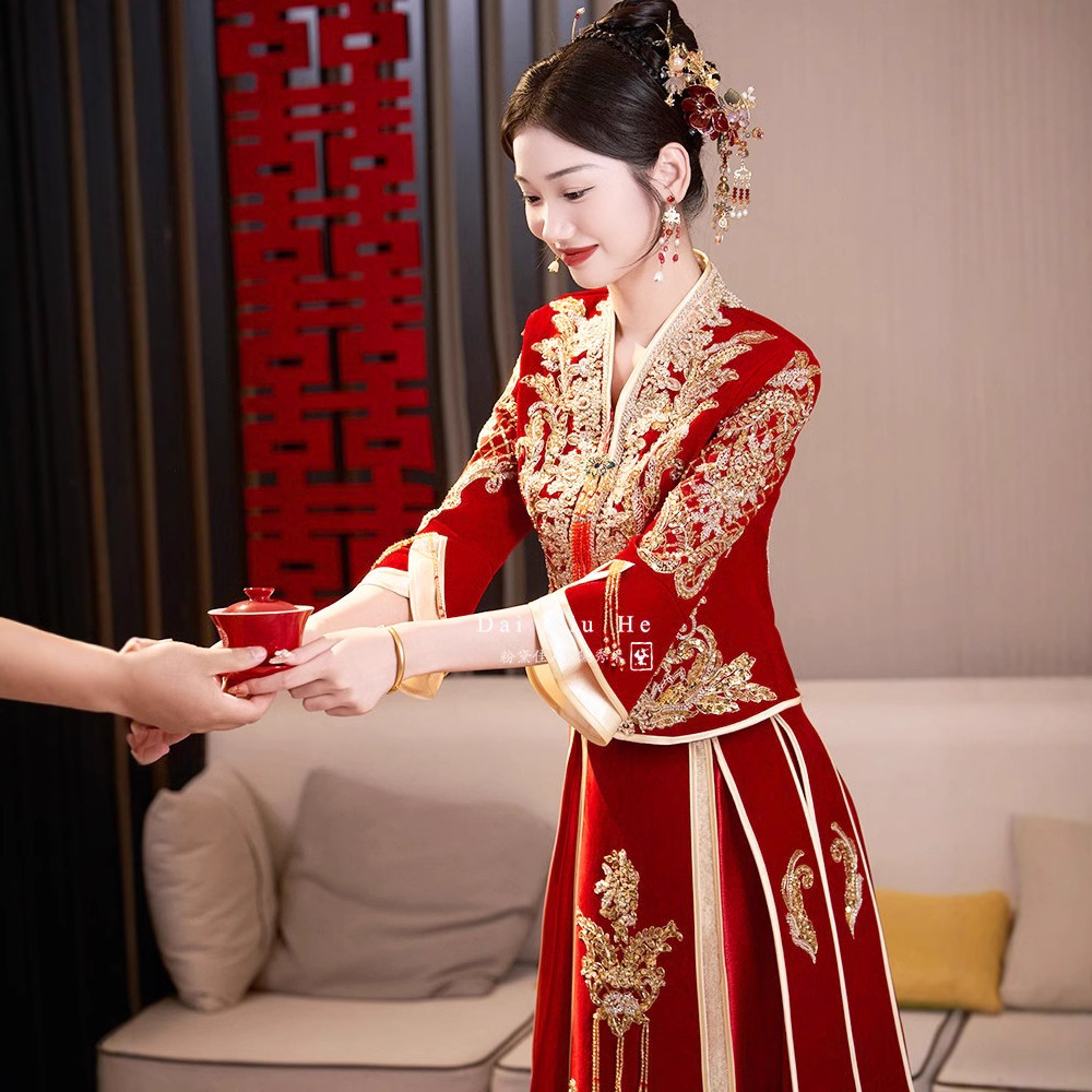 小个子丝绒V领秀禾服新娘 2024新款低领结婚礼服敬酒服中式嫁衣