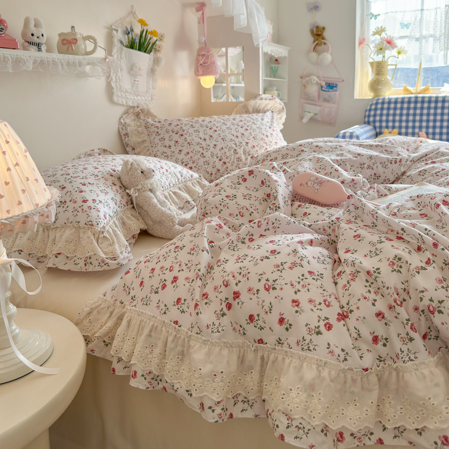 Todo algodón cuatro piezas de impresión pequeña flor de encaje dormitorio tres piezas de INS pequeño libro rojo blogger explosión de cama