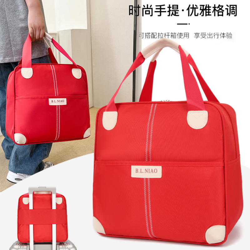 Capacious travel bag