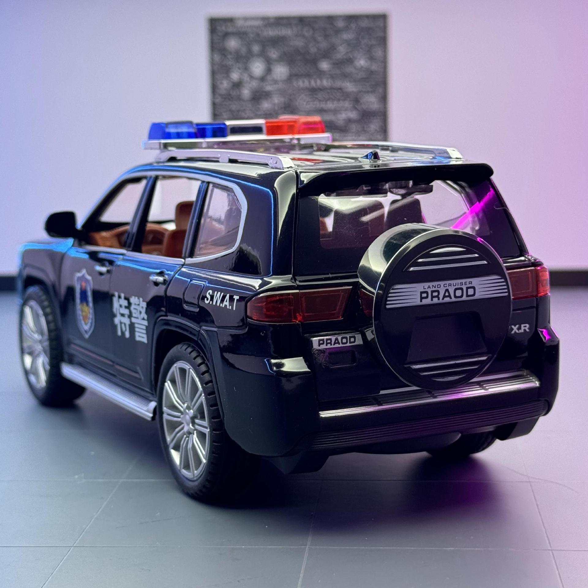 Weili aleación coche modelo 1:24 Toyota Prado autoritario coche de policía Tire hacia atrás el sonido y la luz del coche de juguete modelo de música Decoración