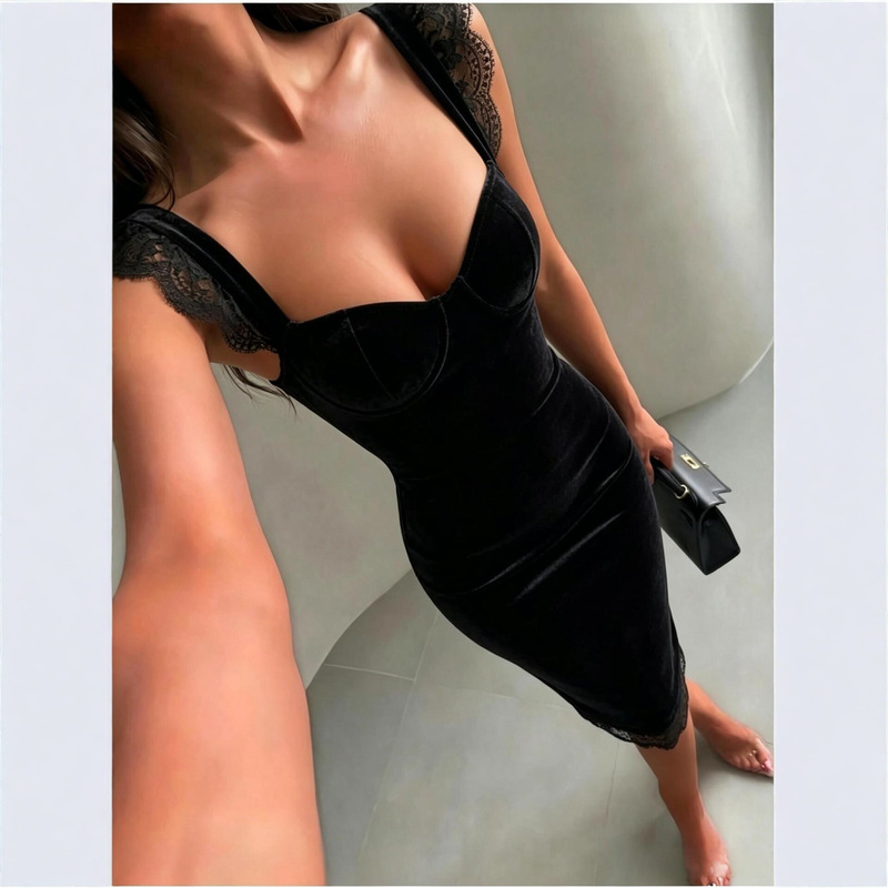 In Stock: Elegant and Sexy Lace-Spliced Velvet Long Cocktail Dress