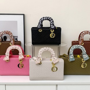 High-End Niche Woven Pattern Princess Diana Bag for Women 2024 New Fashion Large Capacity Single Shoulder Crossbody Handbag