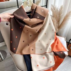 秋冬のハート型の木目が色を合わせておしゃれな両面用の女性はカシミヤの保温マフラーのエアコンのマフラーのストールを真似ています。