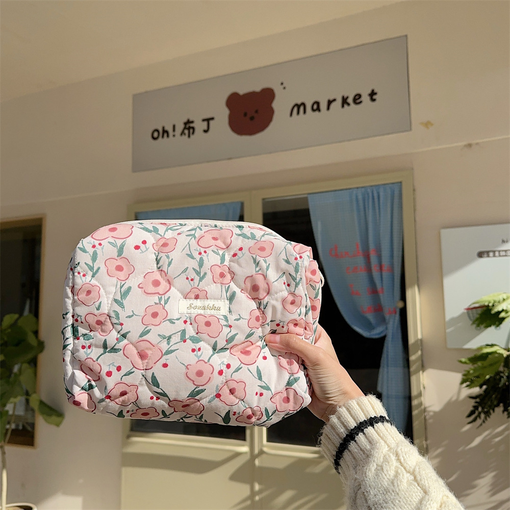 31081 ins Flower Soft Makeup Bag for Women, Portable large-capacity cosmetics and sundries storage bag, clutch undefined