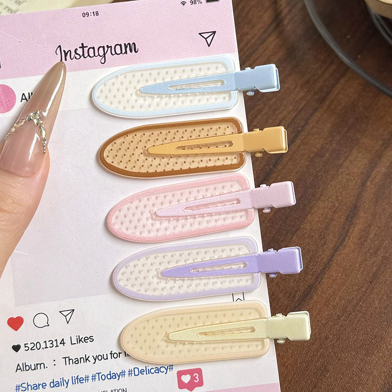 New Style Cute Polka Dot Duckbill Clip for Women, Simple and Versatile Bangs Clip, Hairpin, Cute and Fresh, Non-Marking Hair Accessory New Style Cute Polka Dot Duckbill Clip for Women, Simple and Versatile Bangs Clip, Hairpin, Cute and Fresh, Non-Marking Hair Accessory