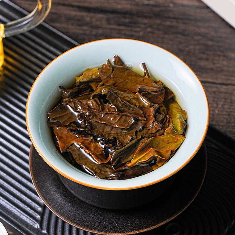 El origen explosivo de Yunnan se suministra directamente al por mayor té Pu 'er té de primavera 100 gramos de pastel Li yiwuman Rosin dulce té blanco