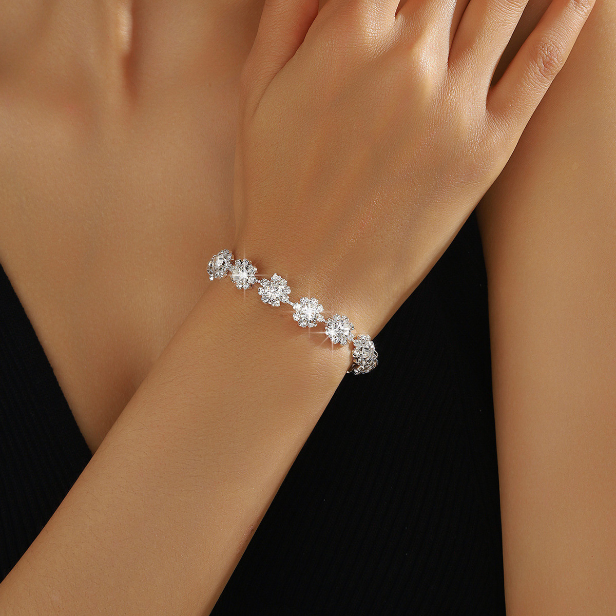 Cross-Border Supply Zirconium Color Zircon Claw Chain Flower Design Chain Bracelet Women's Fashion Versatile Hand Jewelry Wholesale