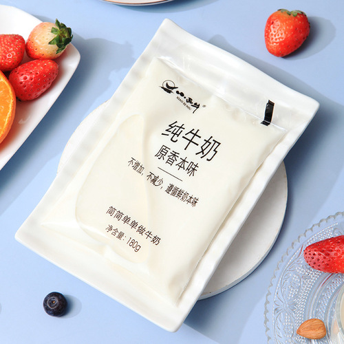 Guangming Xiaoxi Niu pure milk small white bag milk transparent pillow net red milk fresh date 180g*16 bags