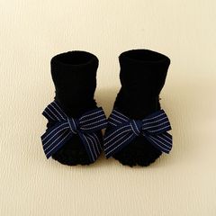 赤ちゃんの床の秋冬の赤ちゃんの滑り止めの柔らかい底の靴の靴下の乳幼児の室内の柔らかい底の滑り止めの保温の子供の靴の靴下