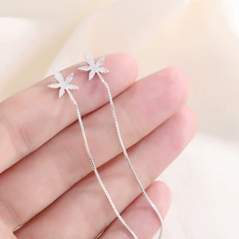 耳钉;耳环;耳坠