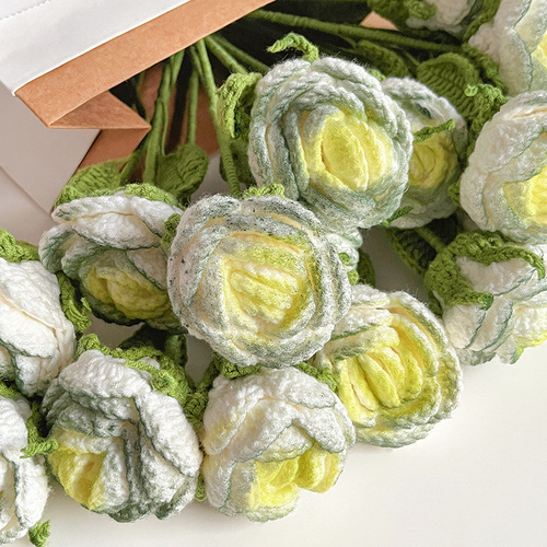 Hand-knitted hand-held roses, finished bouquets, floral decorations, versatile immortal flowers, crocheted wool flowers, wholesale