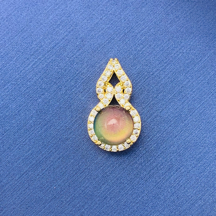 百種類のペンダントは心のままにファッションの経典を配合します。カップルの美しいペンダントは親友のアクセサリーを送ります。