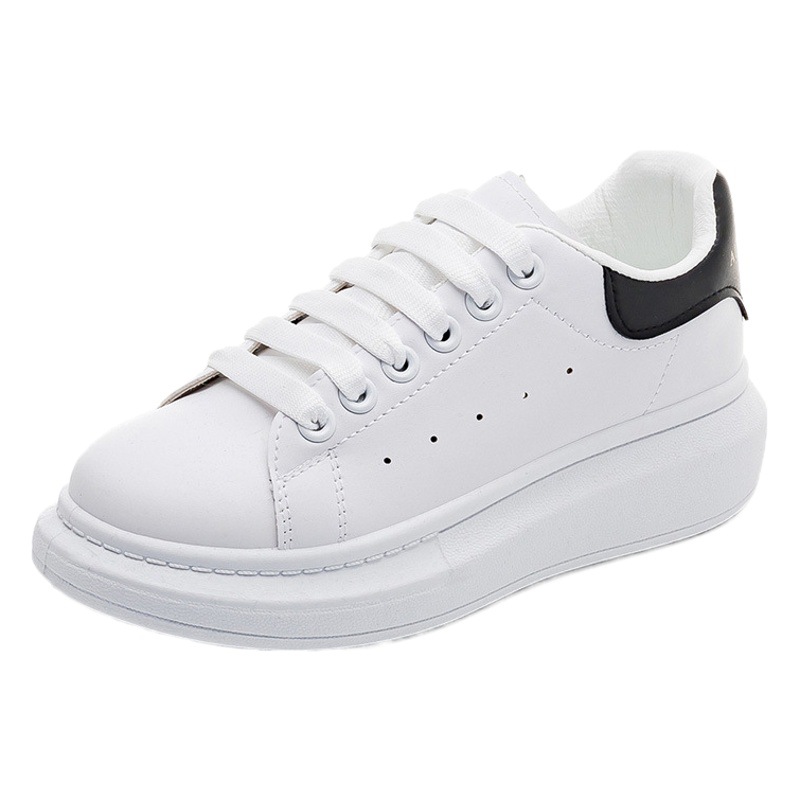 Zapatos blancos Zapatos de pareja McQueen 2024 Nuevos zapatos versátiles de moda casual para hombres y mujeres zapatos de mesa de suela gruesa moda image 1