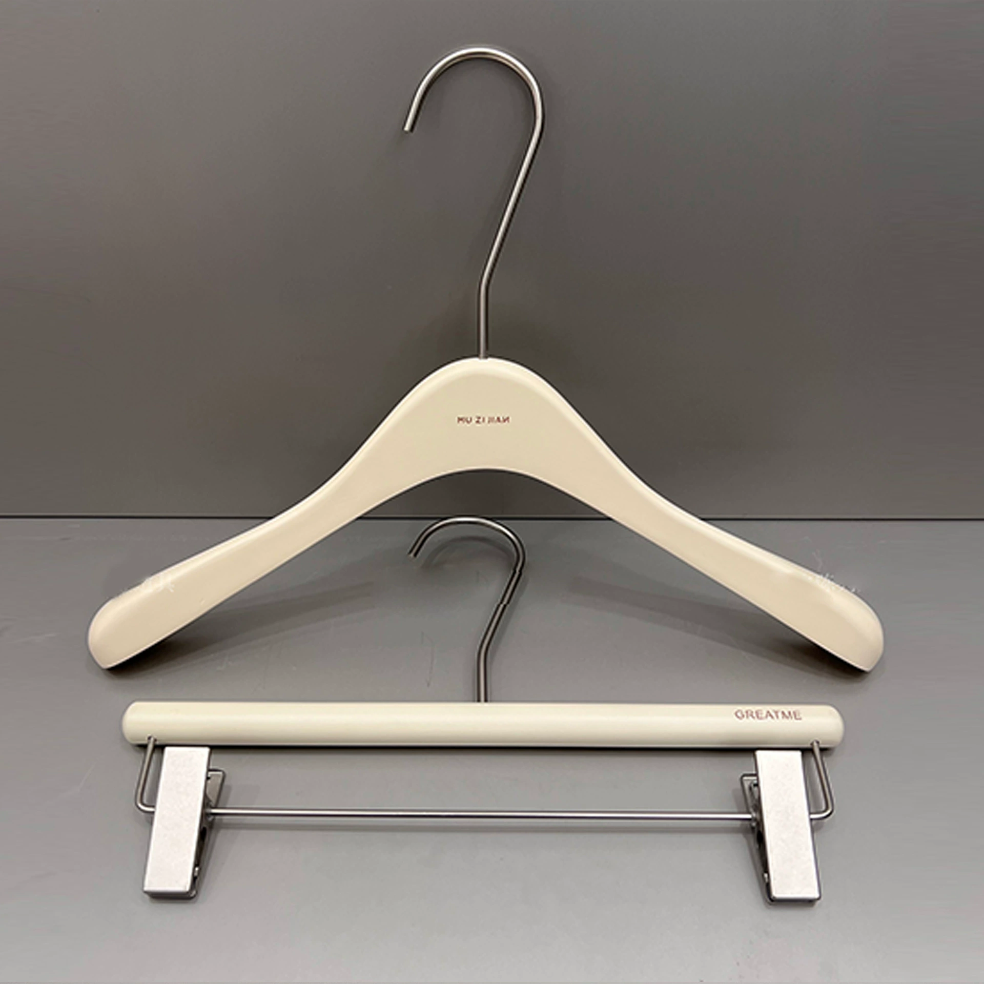 White hanger from natural wood, elite non-slip overall, internet celebrity, city style, wholesale