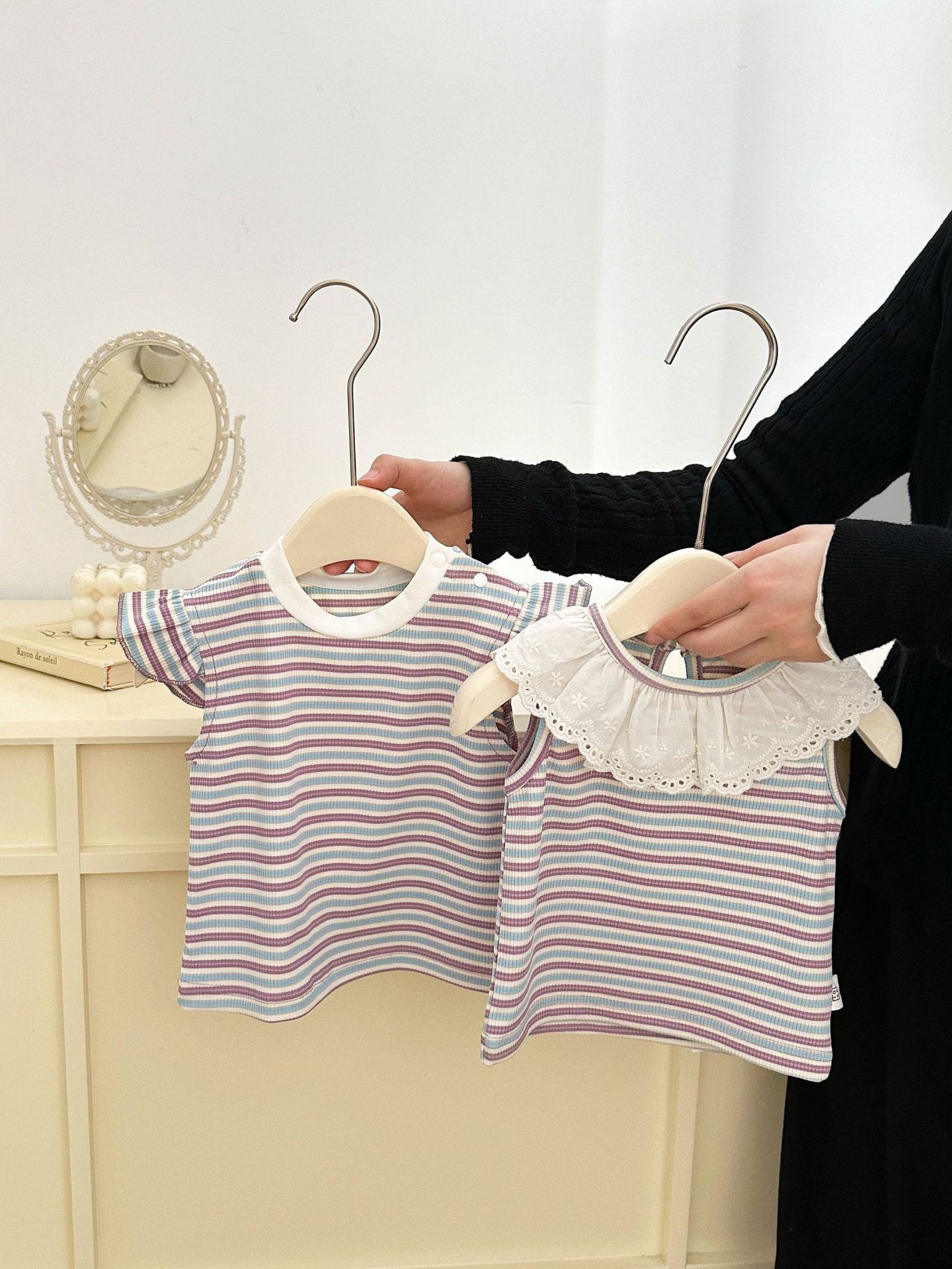 Chaleco de rayas finas de verano para niñas y niños de estilo coreano, nuevo estilo occidental, cuello de encaje para niños, top sin mangas