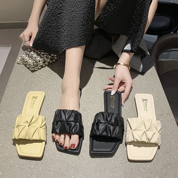 Traubenmutter mit dem gleichen Stil 2023 Sommer neue Mode rutschfeste quadratische Kopfbuchstaben flache Oberbekleidung Sandalen und Hausschuhe für Frauen_voghion.com