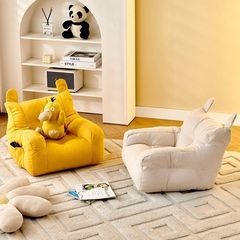 子供のソファーの赤ちゃんのソファーの赤ちゃんのソファーは地面に座って転びを防ぎますかわいい漫画のシンプルな王女の柔らかい背もたれの椅子のソファー