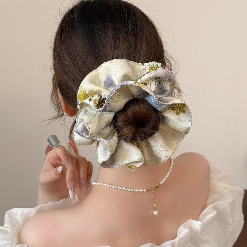 清新で甘い少女風は大腸の髪輪のファッション的な気質を染めます。|undefined