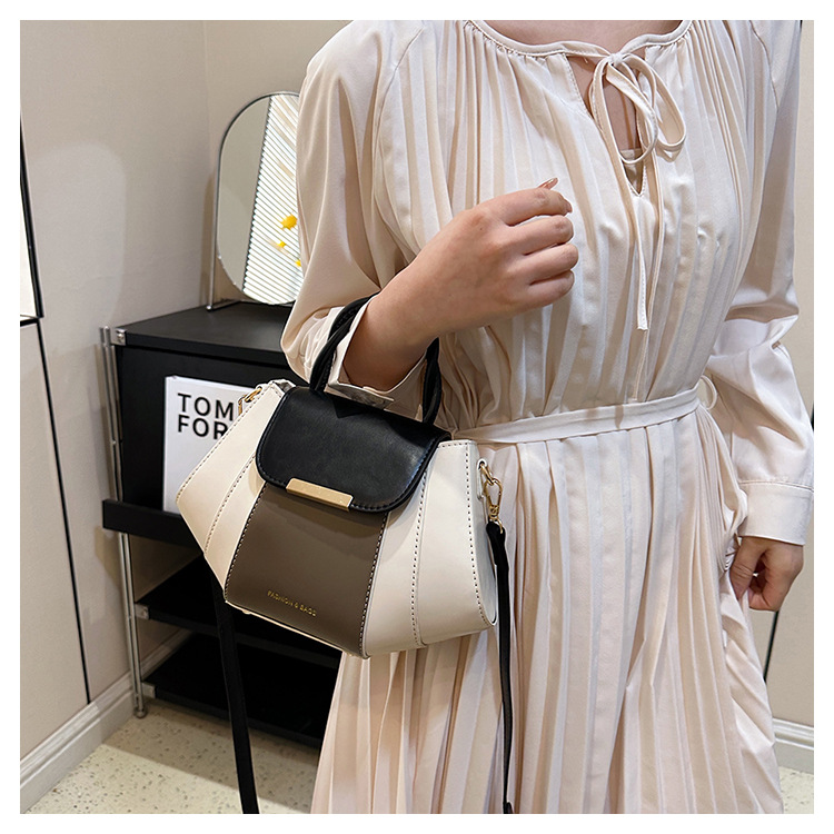577g Weight Polyester Lining Material Zipper Closure Type Single Shoulder Strap Strap Type Crossbody Bag Bags Type Casual, Daily Occasion Pu Leather Material Color Block Pattern All Seasons Season Women's Gender Streetwear Style Square Shape Medium Size Women's Medium Pu Leather Color Block Streetwear Square Zipper Crossbody Bag 12