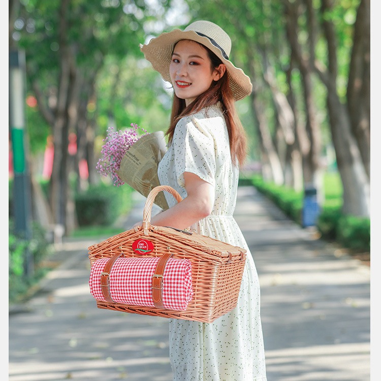 Inventario de sauce tejido de caña portátil con cubierta de montaña cesta de primavera con cubiertos alfombras de aislamiento pastoral ins cesta de picnic