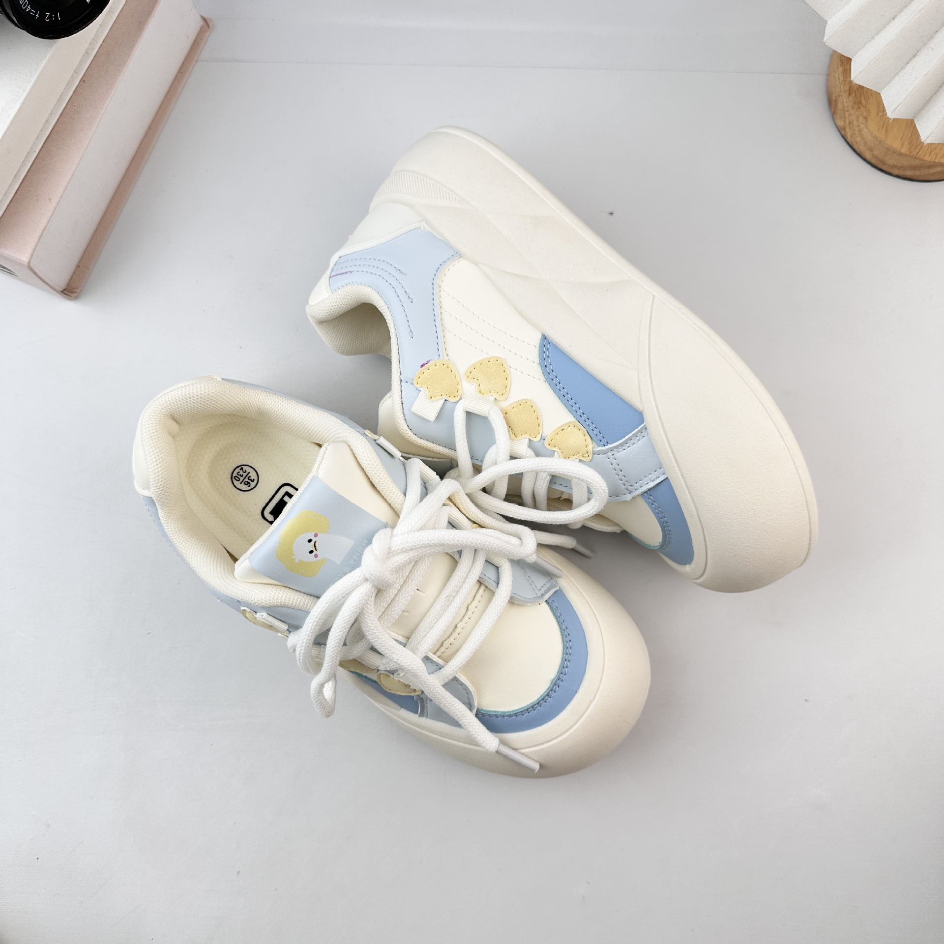 Yuanbo versátil zapatos de lona casuales de fondo grueso para mujeres 2025 nuevo primavera y otoño versátil zapatos de pan de nicho casuales