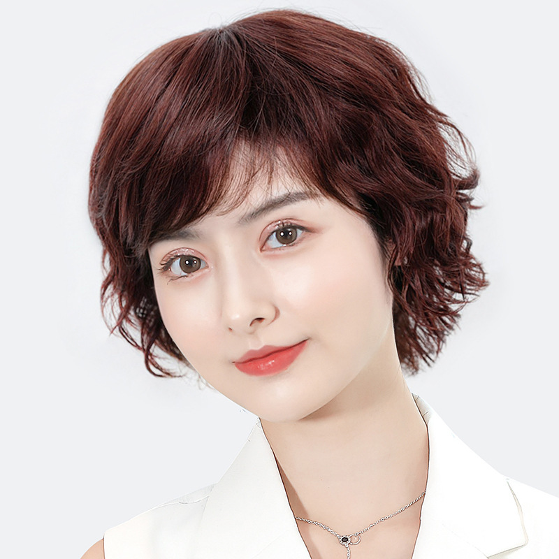 かつらは本当に本物の髪をしています。女性のショートヘアは中高年のカールです。|undefined