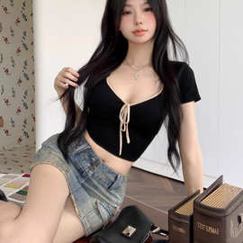 ins辣妹纯欲露脐V领露锁骨绑带短款上衣女小性感修身打底短袖女夏
