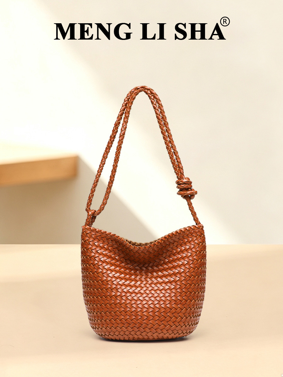 Retro trend capacious one-shoulder bag