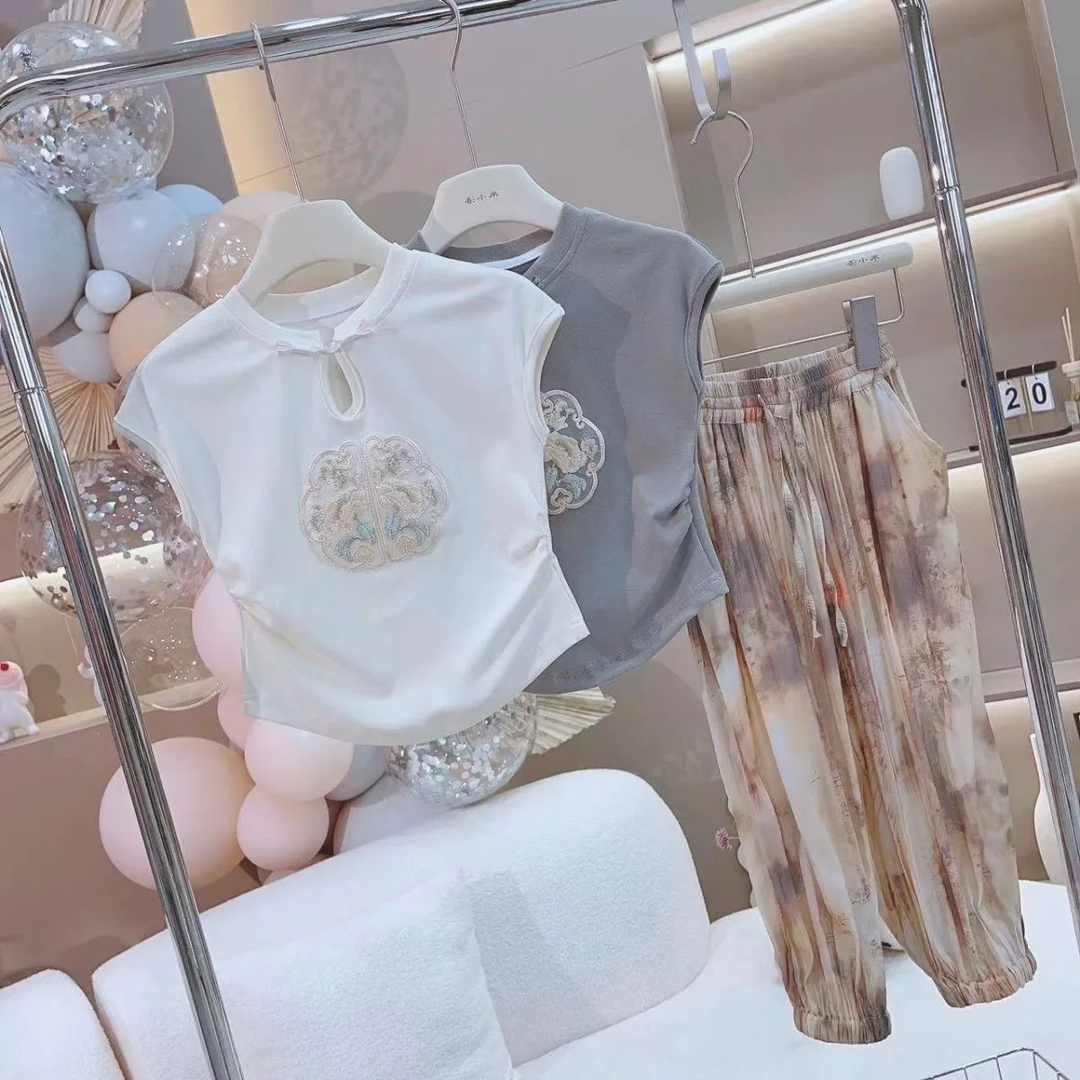 Traje para niñas 2024 verano nuevo estilo de moda nacional sin mangas para niñas de mediana edad y grandes pantalones de chaleco para niños de dos piezas ropa del tesoro femenino verano