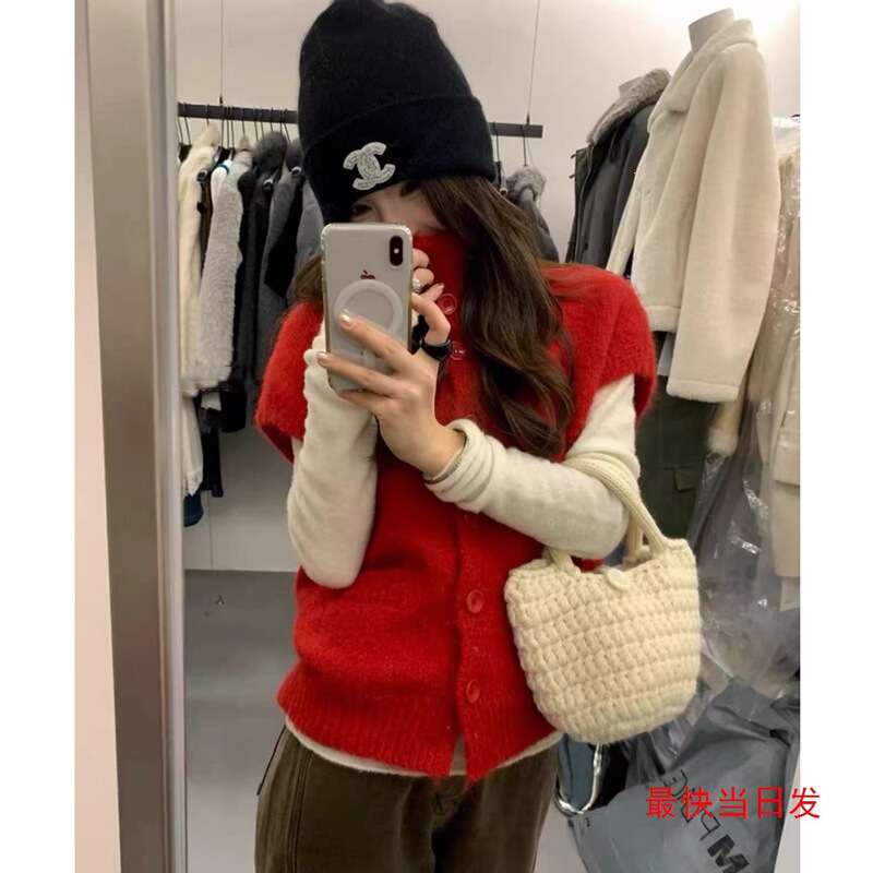 Korean-style fashionable red short-sleeved sweater vest for women, 2026 autumn and winter half-high collar knitted outerwear Korean-style fashionable red short-sleeved sweater vest for women, 2026 autumn and winter half-high collar knitted outerwear