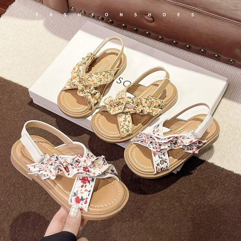Детские сандалии для девочек лето 2025, новый корейский стиль, маленькие цветочные пляжные туфли, мягкая подошва, туфли принцессы, оптовая торговля, римские сандалии