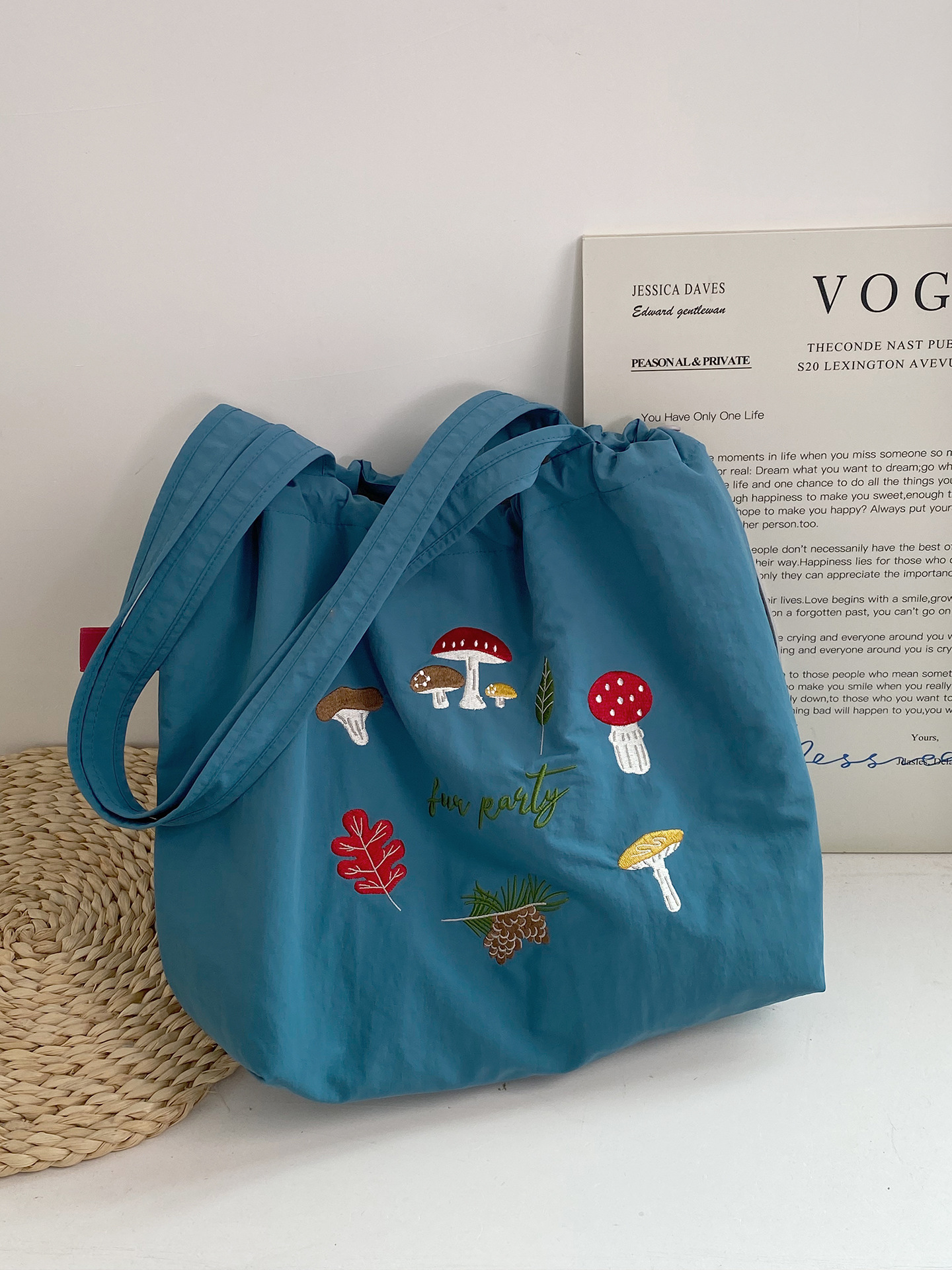 韓国版の新型アルファベットのプリントの包みの女性の大容量のナイロンのショルダーバッグ