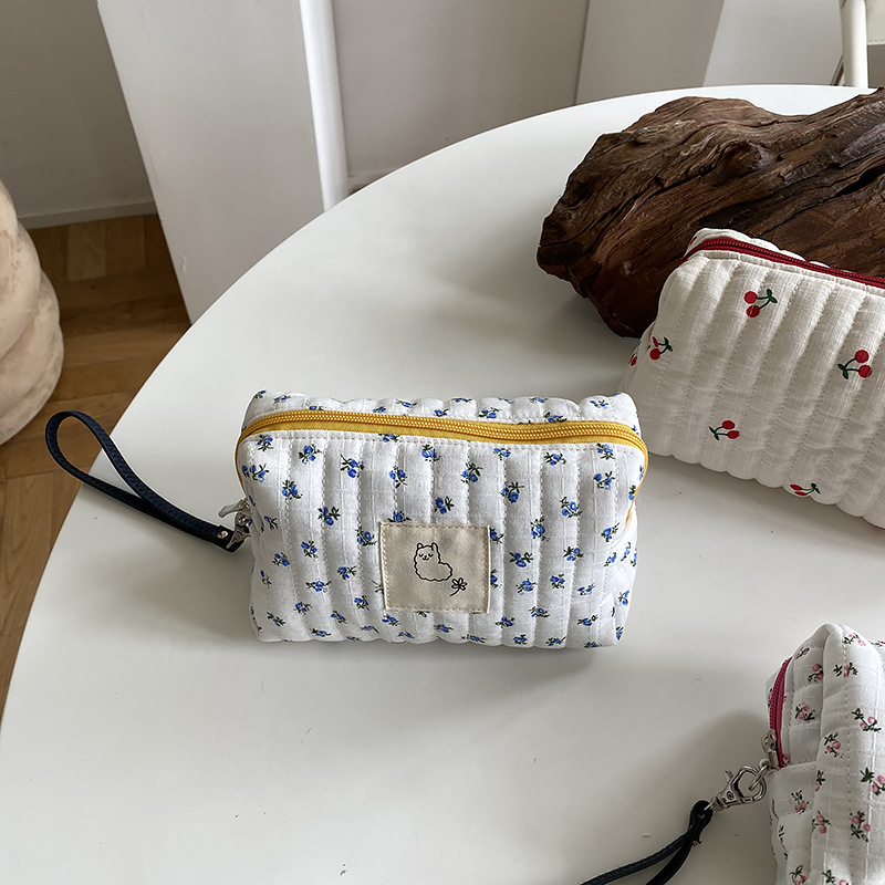 Bolsa de cosméticos acolchada bolsa de almacenamiento de cosméticos bolsa de dumpling bolsa de almacenamiento chica corazón cereza bolsa de cosméticos