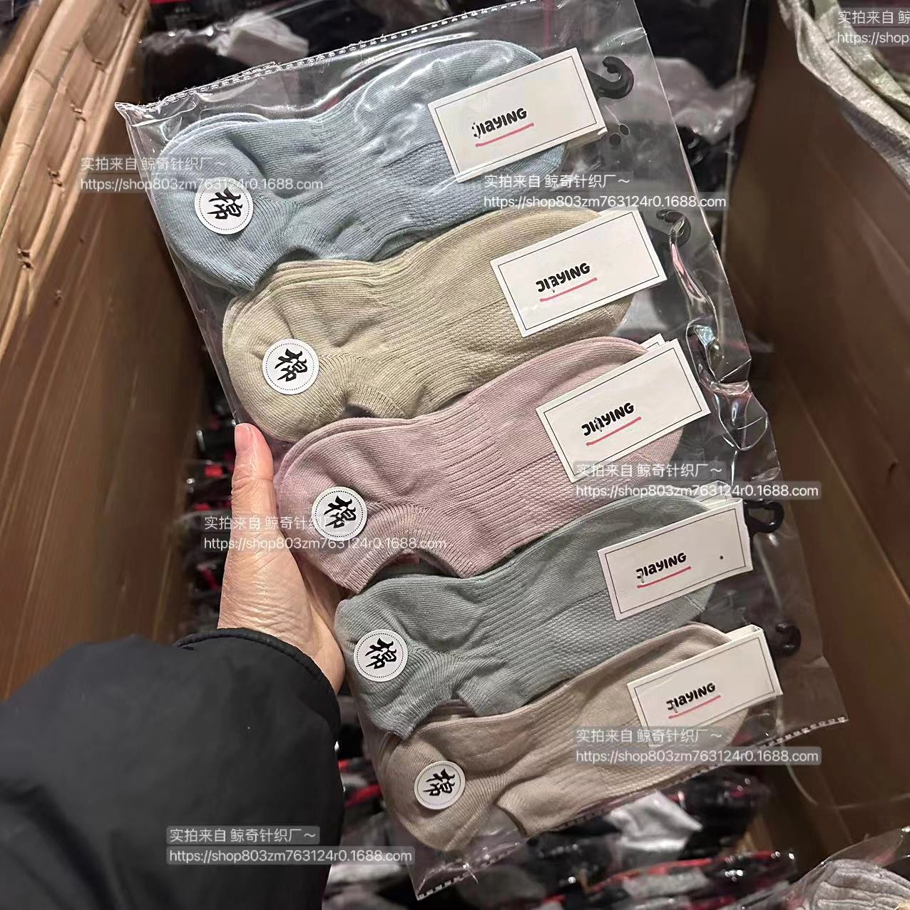 Gran cantidad y alto precio de algodón peinado doble aguja calcetines adultos hombres y mujeres delgados calcetines transpirables de color sólido de moda calcetines de barco de corte bajo