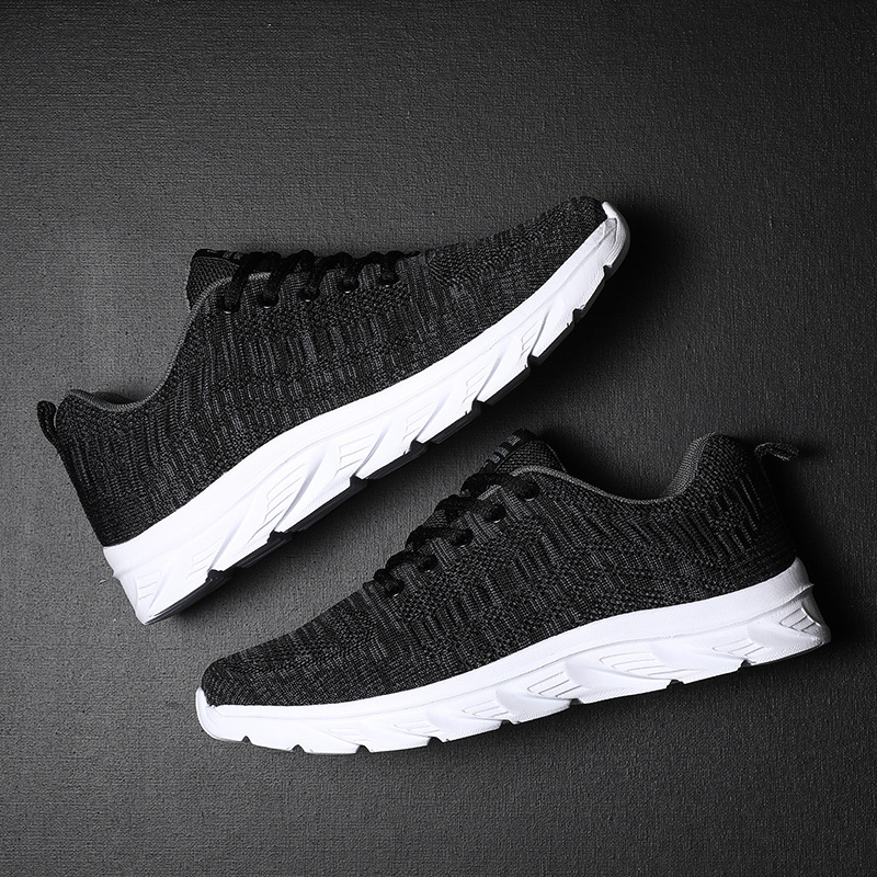 Nuevos zapatos de hombre de verano, zapatos de deporte transpirables de malla negra, zapatos de correr suaves, zapatos casuales para hombres.