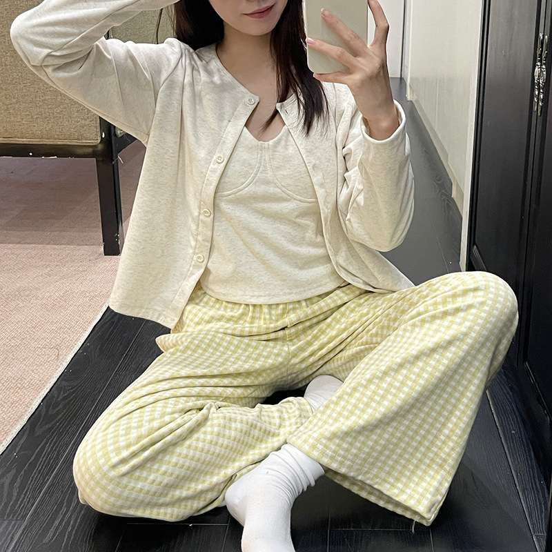 Autumn and Winter Warm and Beautiful Home Clothes Island Velvet Belt Bra Three-Piece Pajamas Women's Vest Cardigan Pants Can Be Worn Outside the Suit