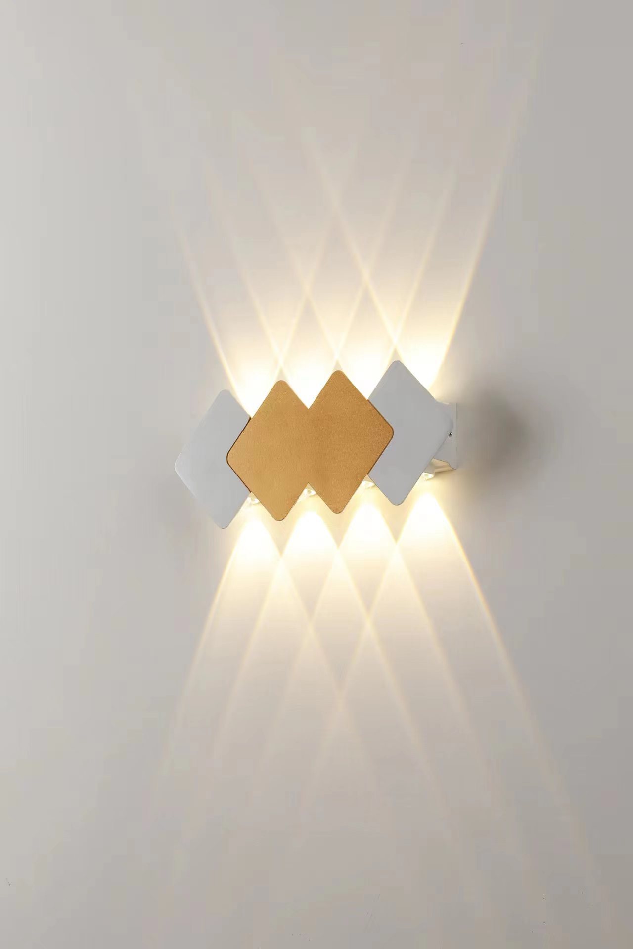 Lámpara de pared impermeable estilo europeo y americano simple lámpara de pared impermeable al aire libre lámpara de pared metal Fondo pared moderna colgante dormitorio de noche